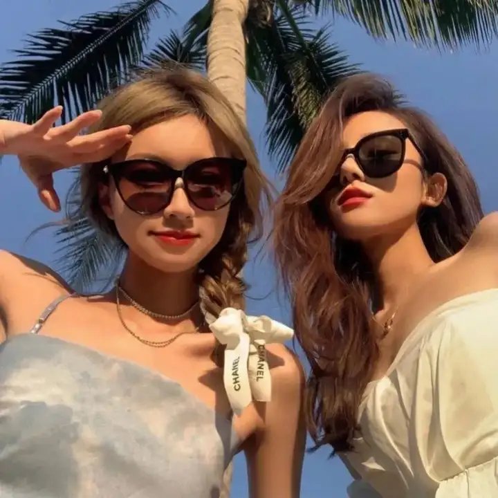拥抱大白熊